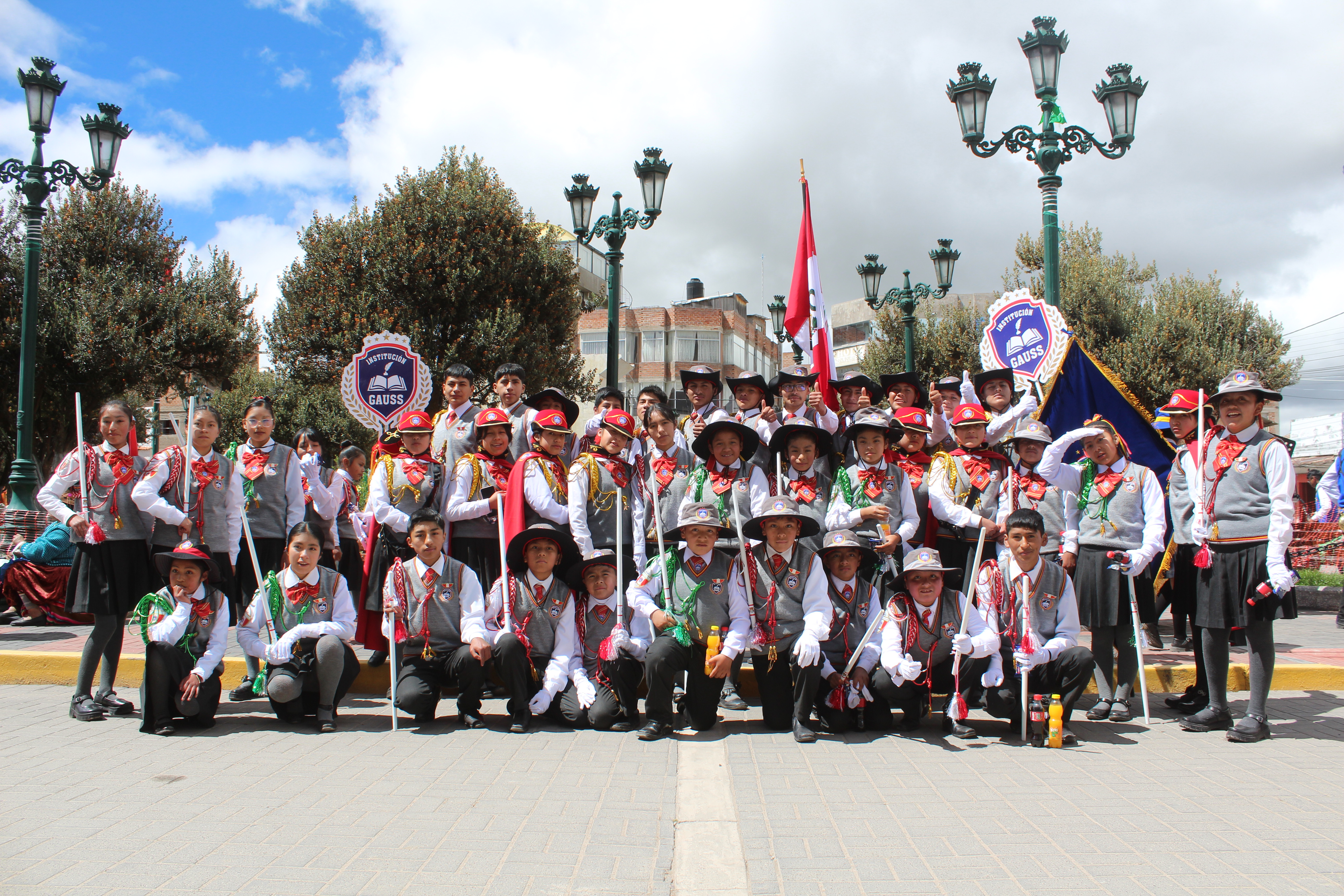 Estudiantes del Colegio Gauss de Macusani